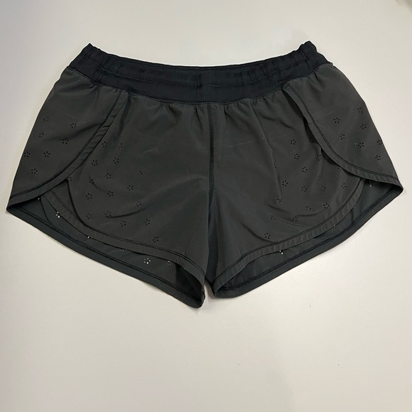 Lululemon 🍋 Run Breeze by Laser Cut Floral Shorts Size 12 - Picture 5 of 14
